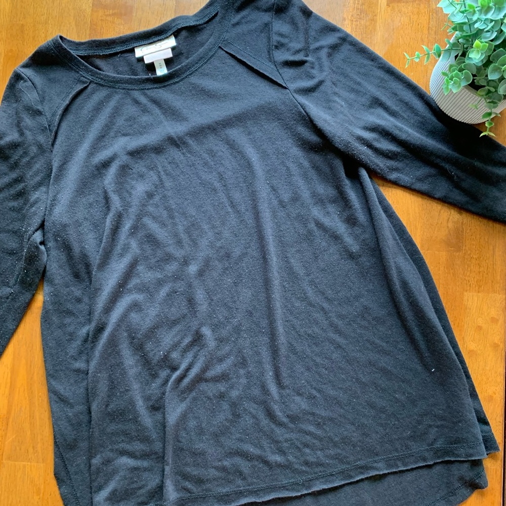 Jessica Simpson Black Flowy Nursing Top